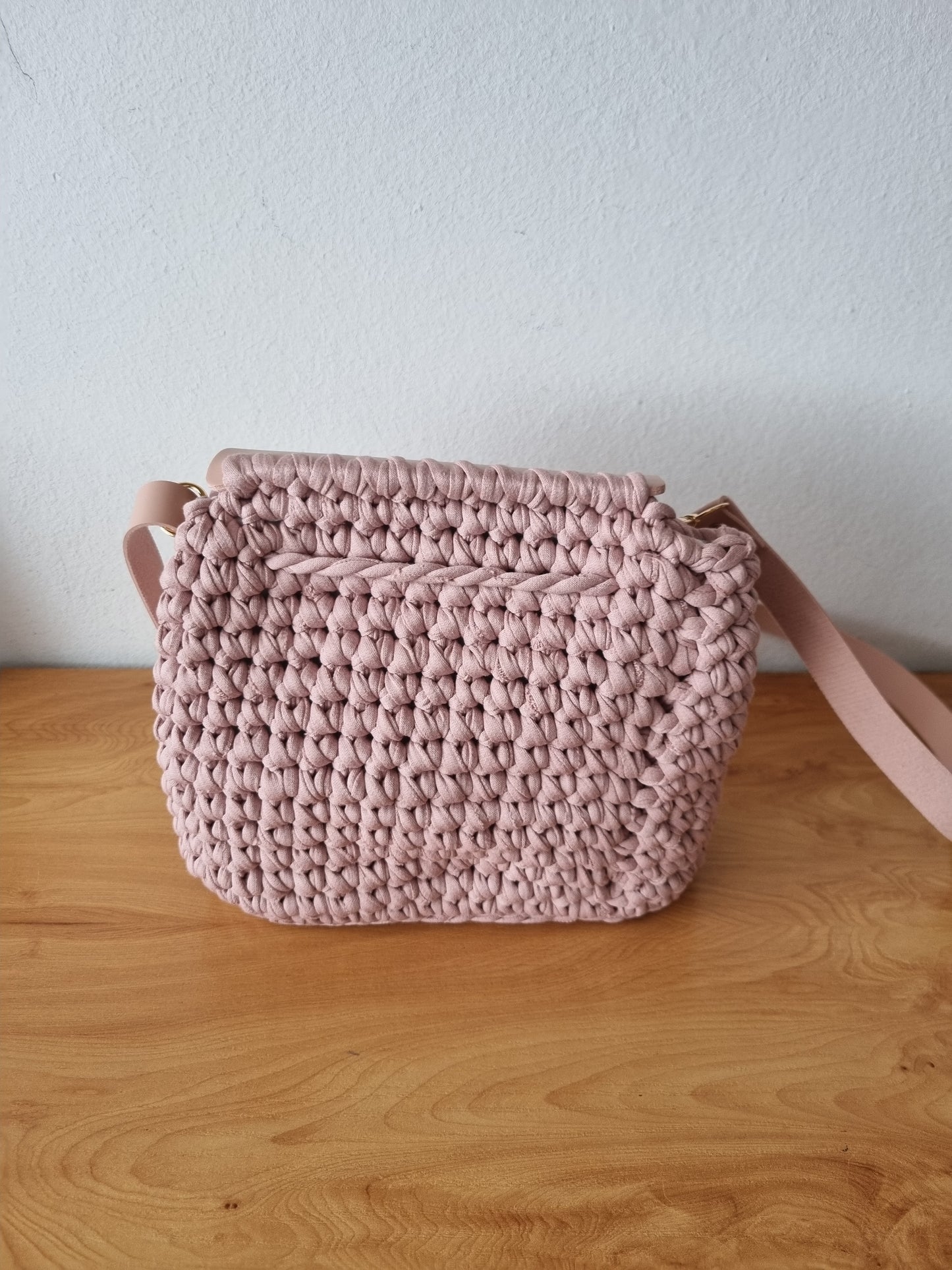 Bolso rosa hecho a mano